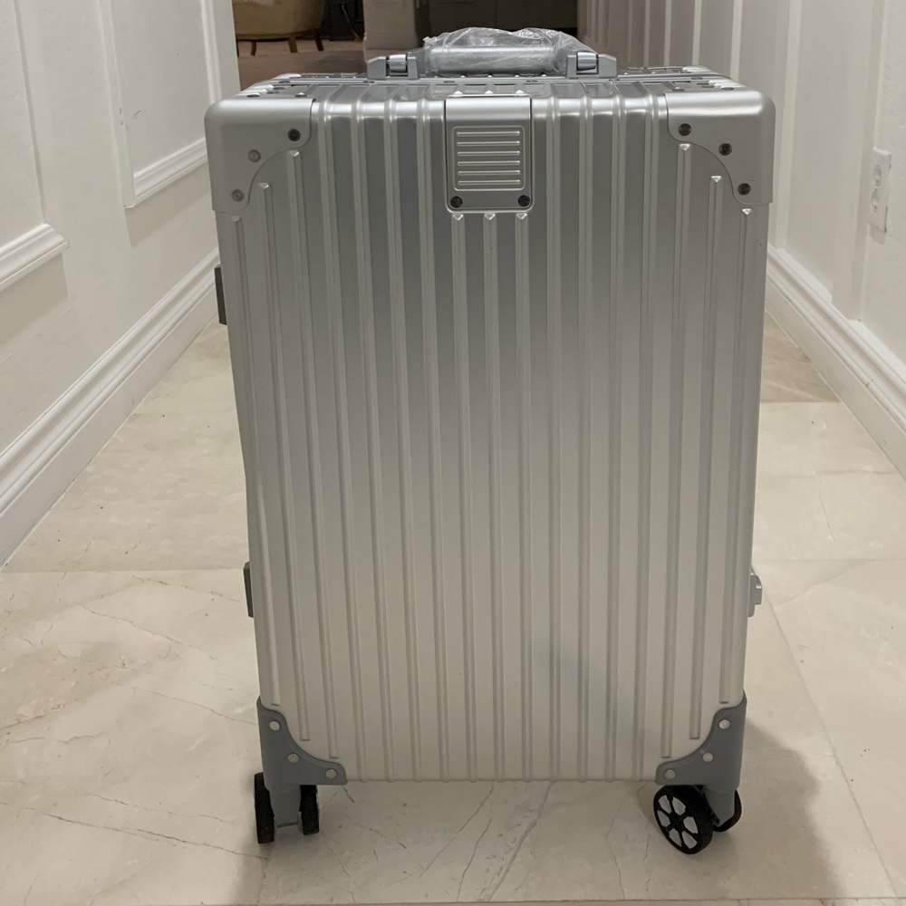 CHAMPS Aluminum Hardside Spinner Suitcase